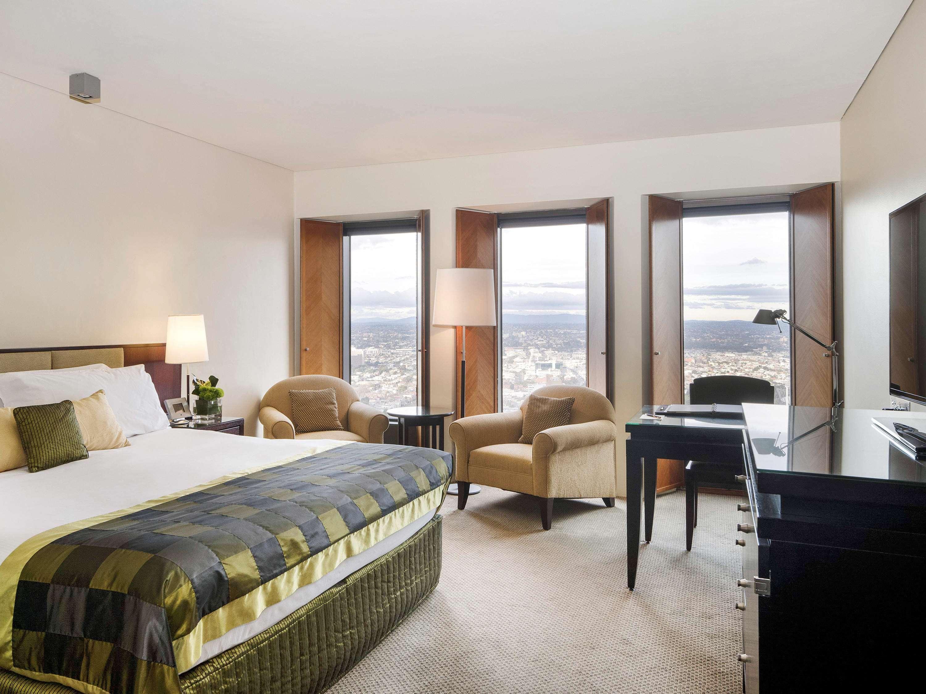 Sofitel Melbourne On Collins Exterior foto A room at the Westin Palace Madrid