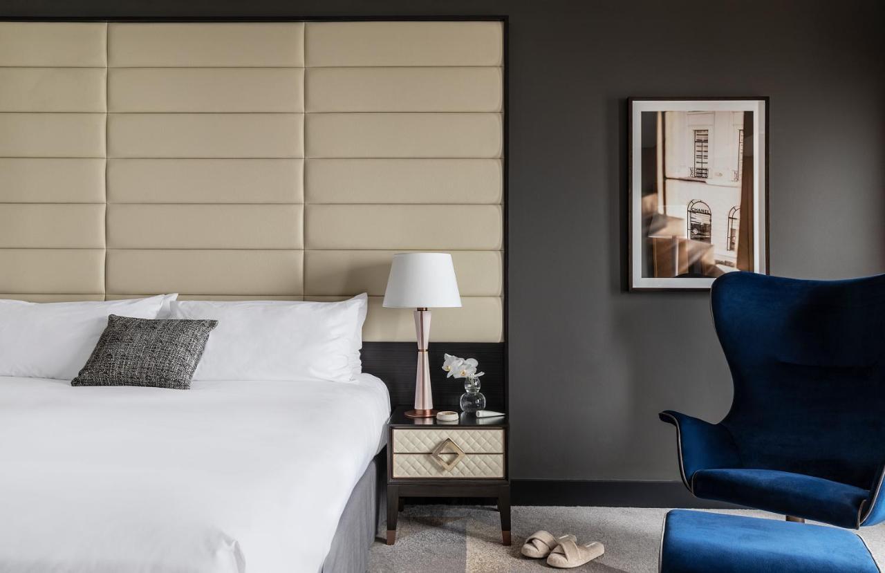Sofitel Melbourne On Collins Exterior foto A bedroom at the hotel