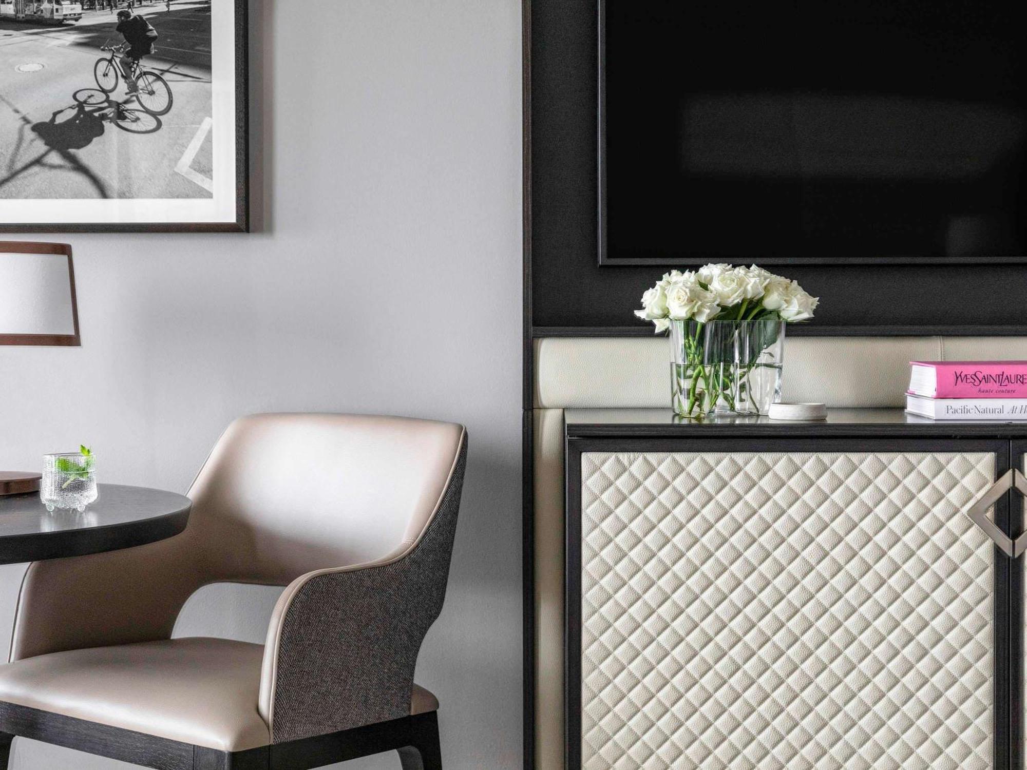 Sofitel Melbourne On Collins Exterior foto A room at the hotel