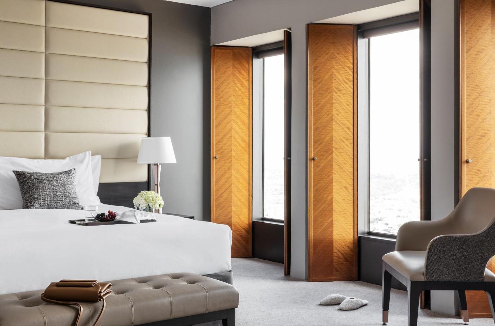 Sofitel Melbourne On Collins Exterior foto A bedroom at The Ritz-Carlton, Osaka