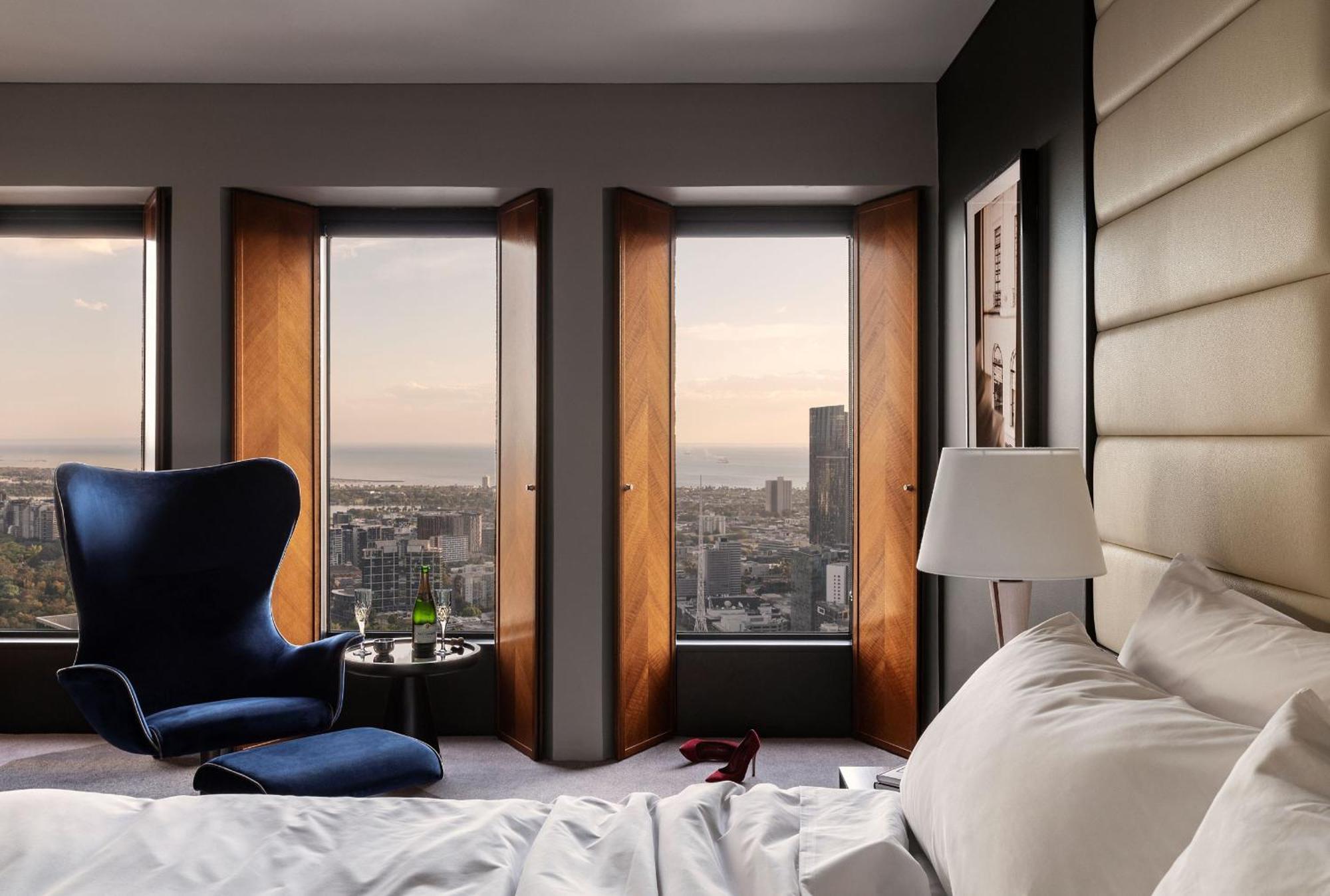 Sofitel Melbourne On Collins Exterior foto A bedroom at the Ritz-Carlton, Chicago